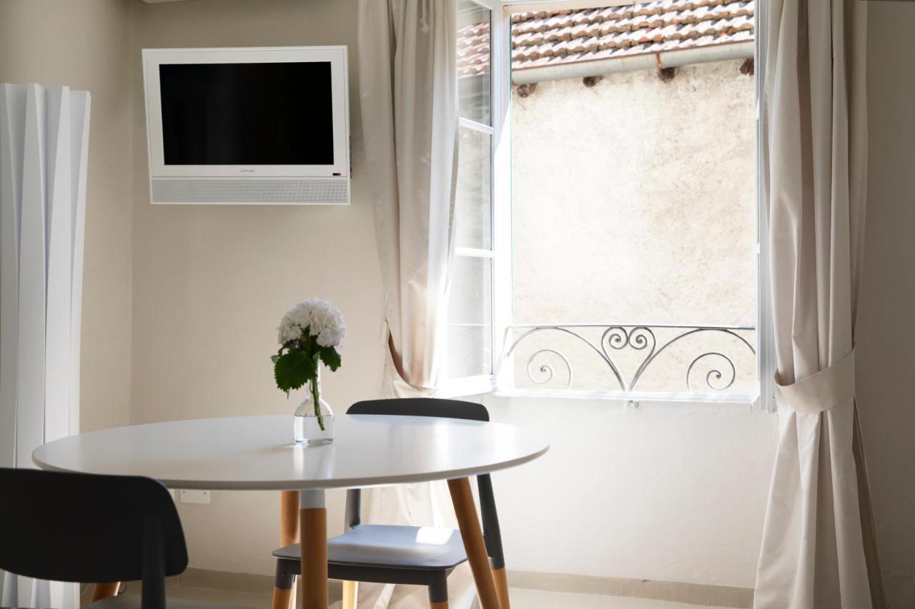 Charming Moment Di Villa Porta - Borgo Antico Luino Exterior photo